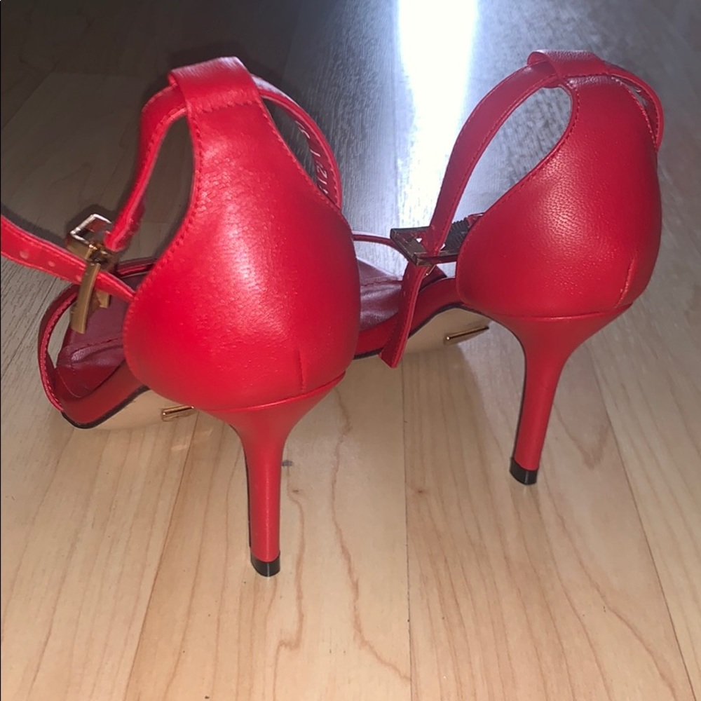 Red shoes - Picture 2 of 4